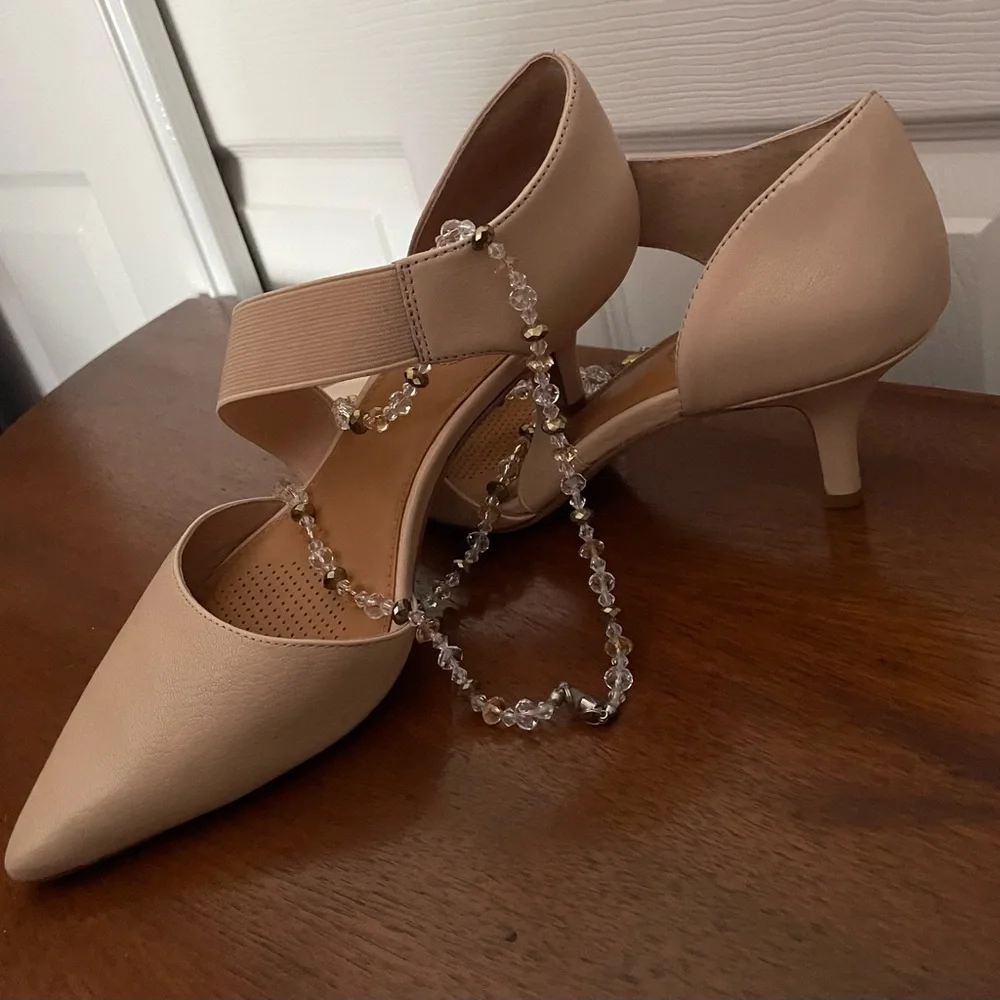 Corso Como Denise Strappy Pumps Tan kitten heel Leather  (2 1/2”)
Size 8.5 
EUC - Picture 2 of 9